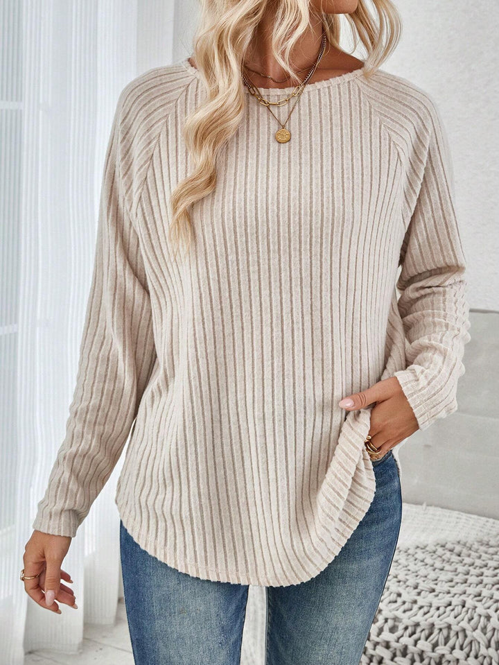 Fine knit sweater for ladies with an elegant ribbed design and a relaxed fit Lune London