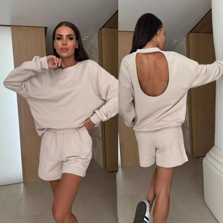 Women's casual leisure set with oversized sweatshirt and comfortable shorts Chic & Stil