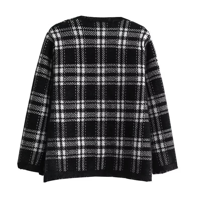 Long women's jacket with plaid patterns and elegant button details Lune London
