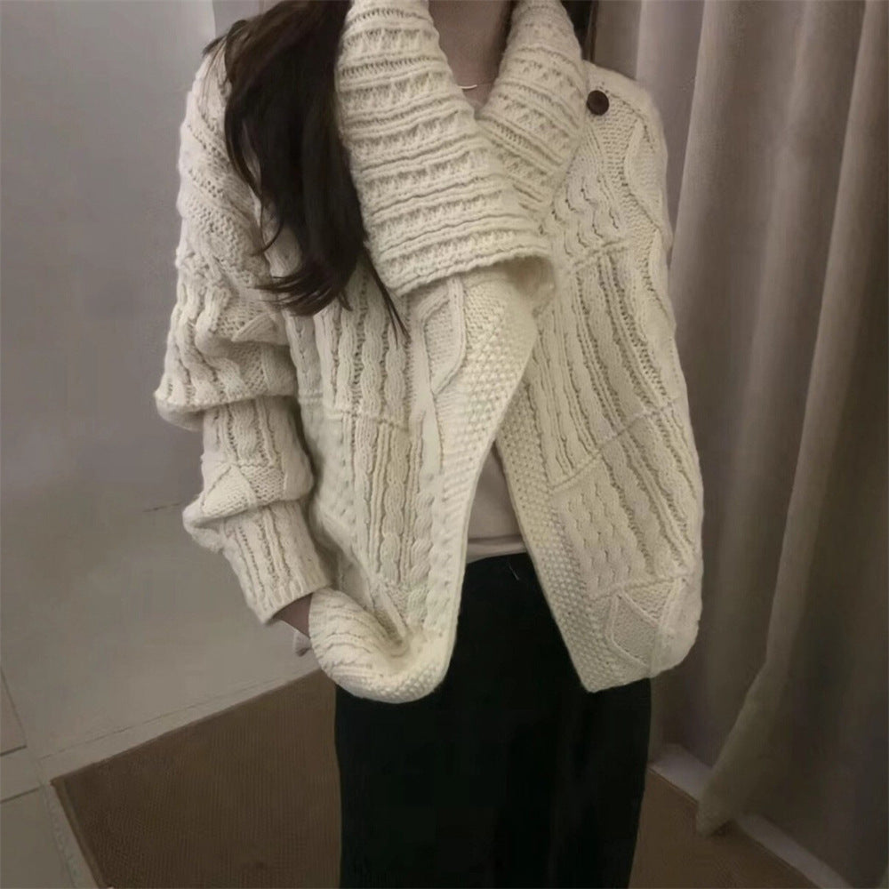 Cardigan femme en tricot épais avec col montant et motifs en torsades uniques Chic & Stil