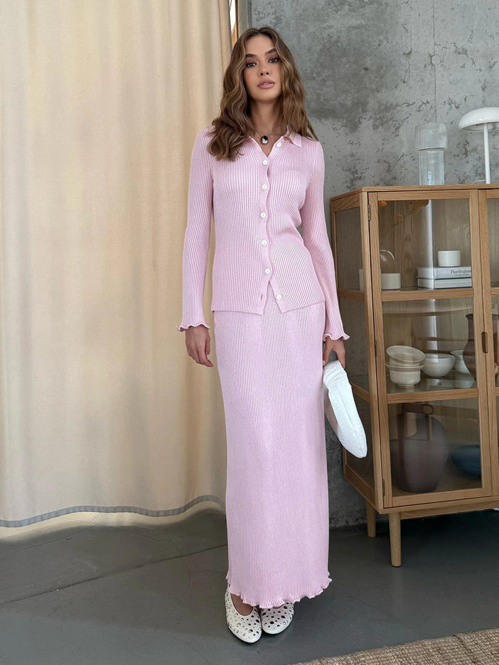 Ensemble en tricot élégant pour femmes avec patte de boutonnage et jupe à la mode Chic & Stil