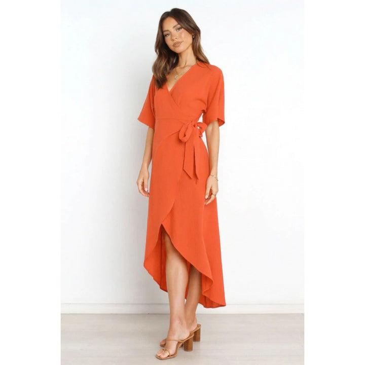 Robe portefeuille pour femme avec un élégant décolleté en V et un design ajusté Chic & Stil