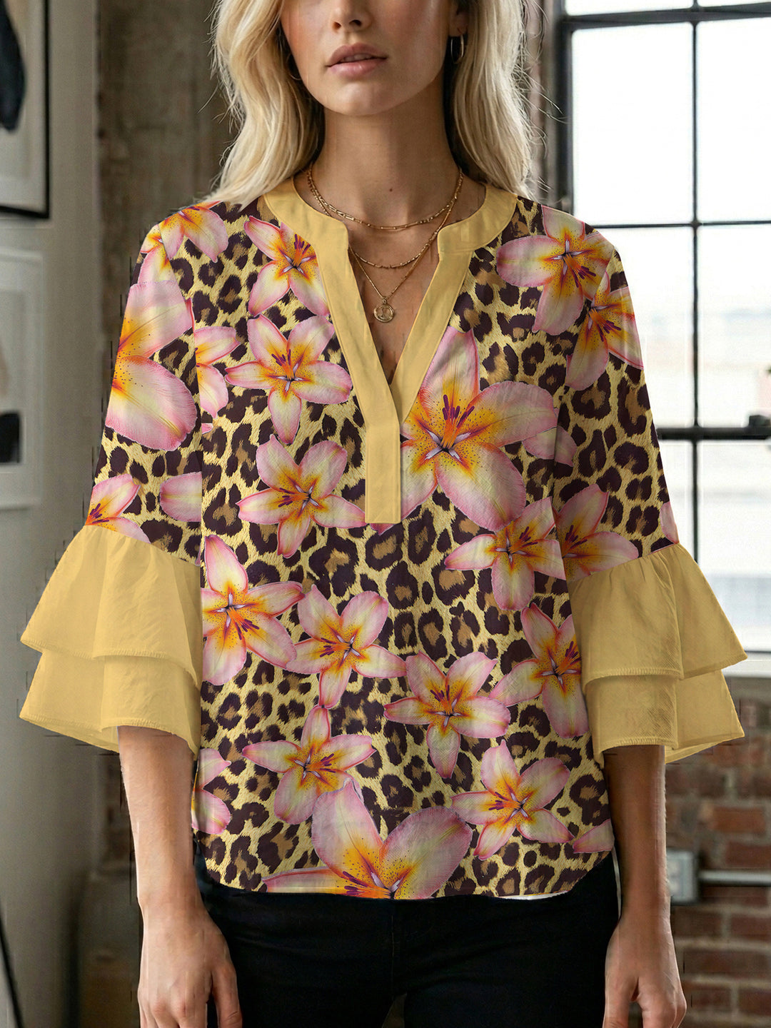 Women's casual blouse with ruffled sleeves and botanical print Lune London
