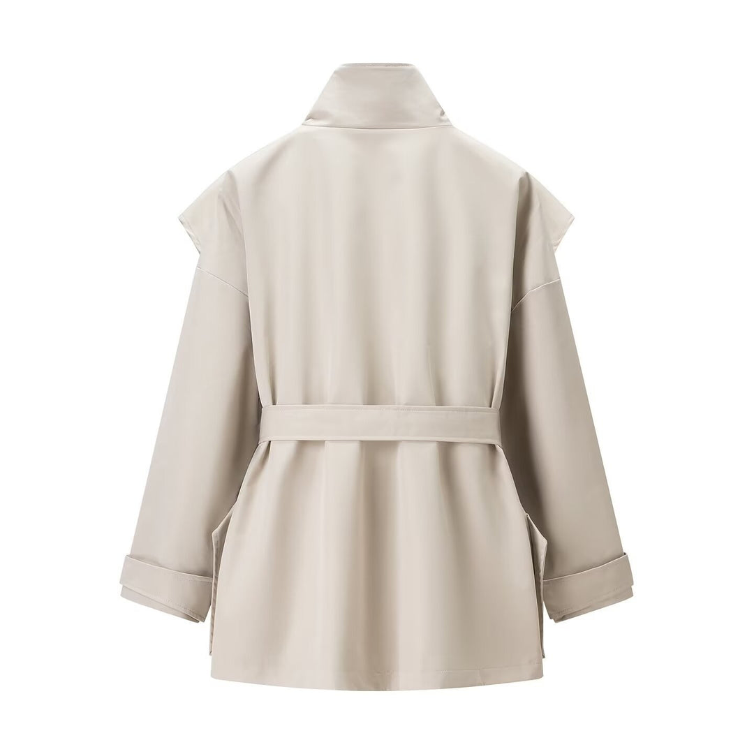 Veste trench à la mode pour femmes avec un col haut et des poches pratiques Chic & Stil