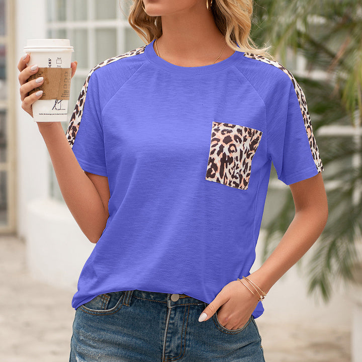 Casual women's t-shirt with trendy animal print and practical chest pocket design Lune London