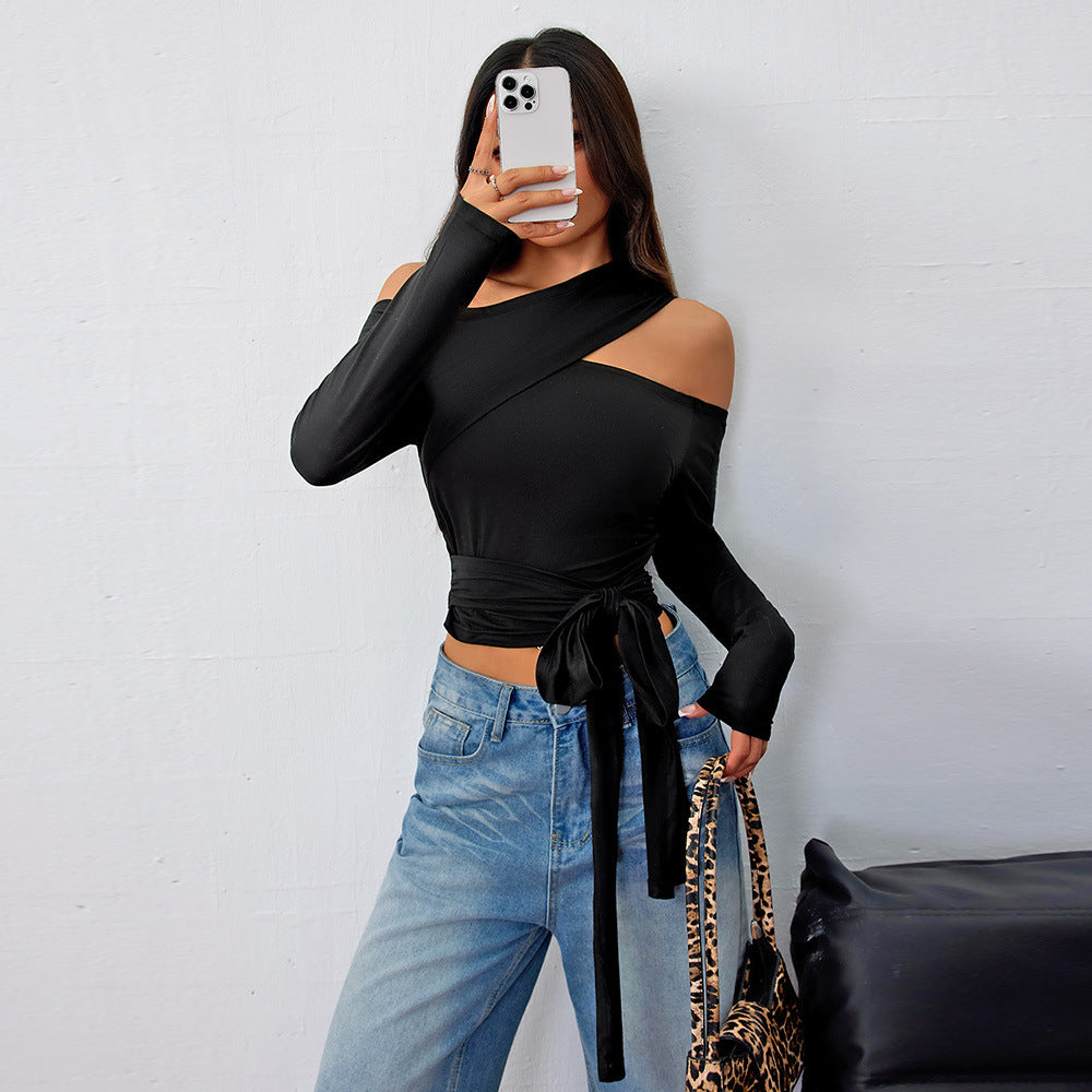 Haut asymétrique croisé pour femmes avec un design à halter à la mode et des fronces élégantes Chic & Stil