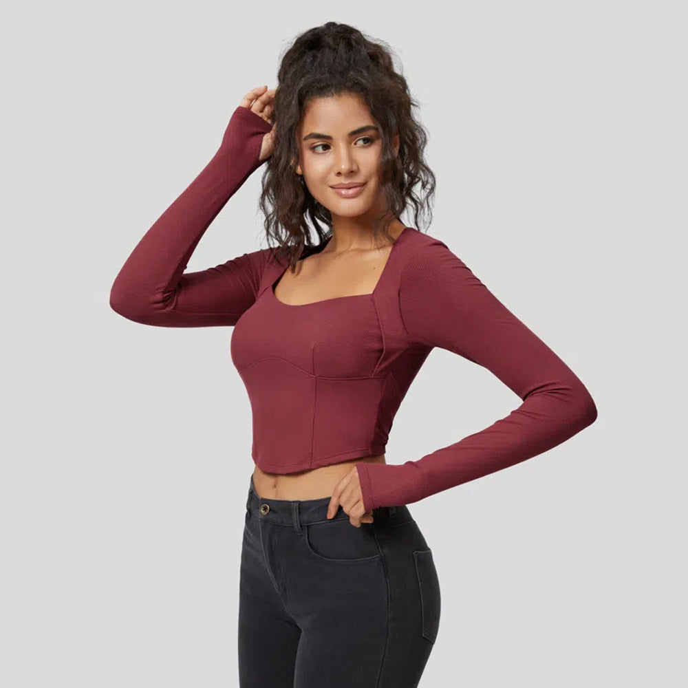 Haut court à manches longues ajusté pour femme avec un décolleté carré et un matériau à fines côtes Chic & Stil