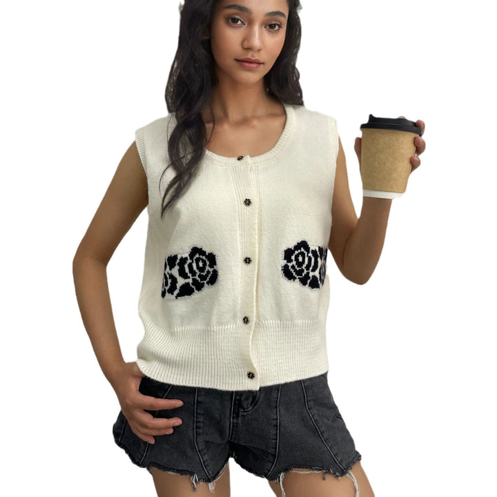 Ladies knitted vest with floral design and comfortable buttons Lune London