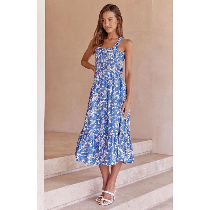 Robe maxi pour femmes avec un design floral romantique et un cordon de taille élastique Chic & Stil