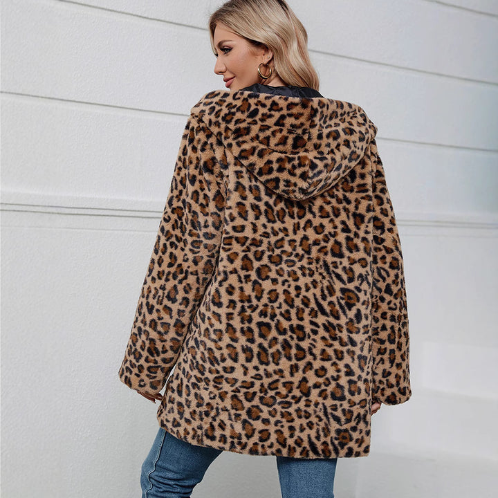 Women Cozy Jacket with a modern leopard pattern and comfortable pockets Lune London