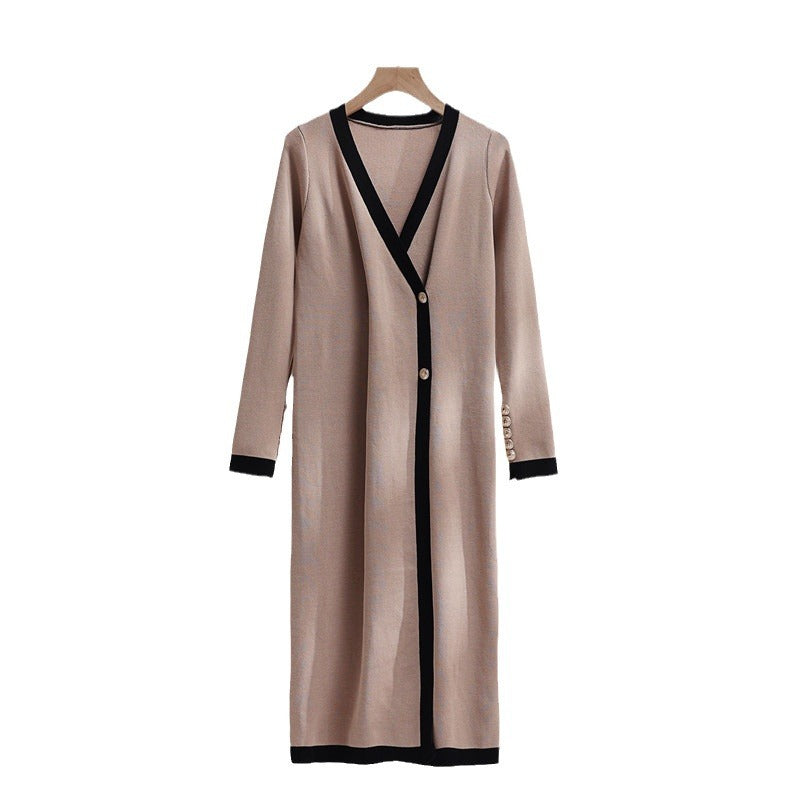 Elegant knitted coat for women with button details and V-neck Lune London