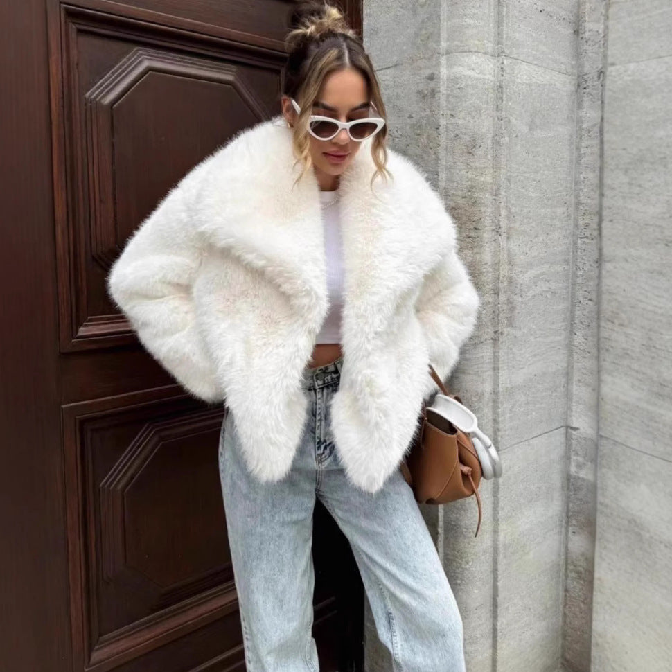 Luxurious faux fur coat for women Lune London