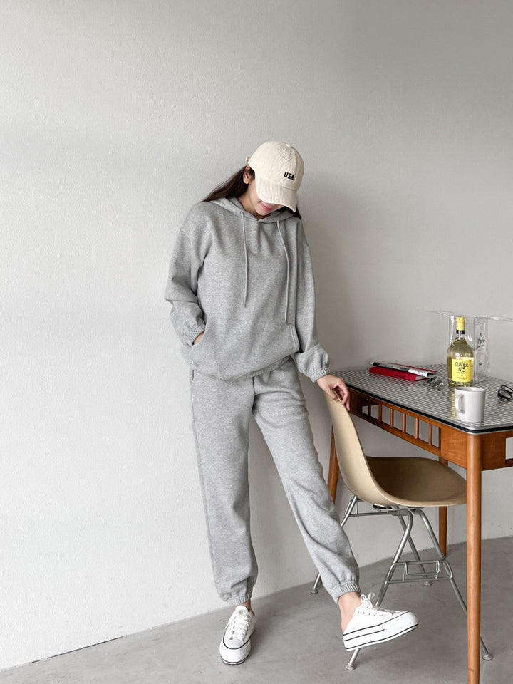 Women's Comfortable Hooded Sweatshirt with Pockets and Elastic Cuffs Chic & Stil