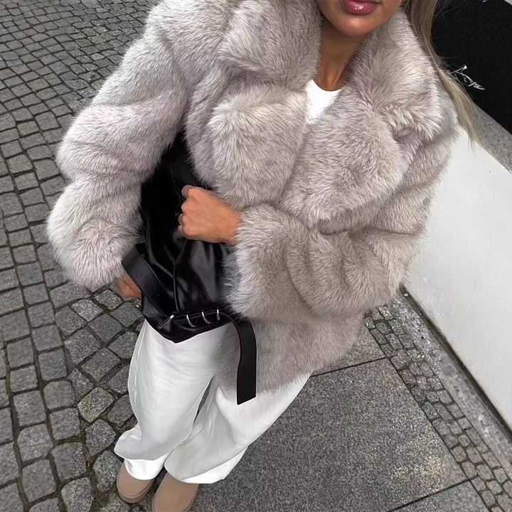 Women Short Jacket in Faux Fur Lune London