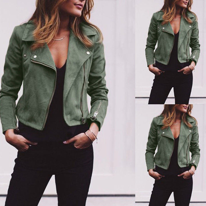 Veste de biker pour femmes avec une coupe moderne et un matériau extérieur lisse Chic & Stil