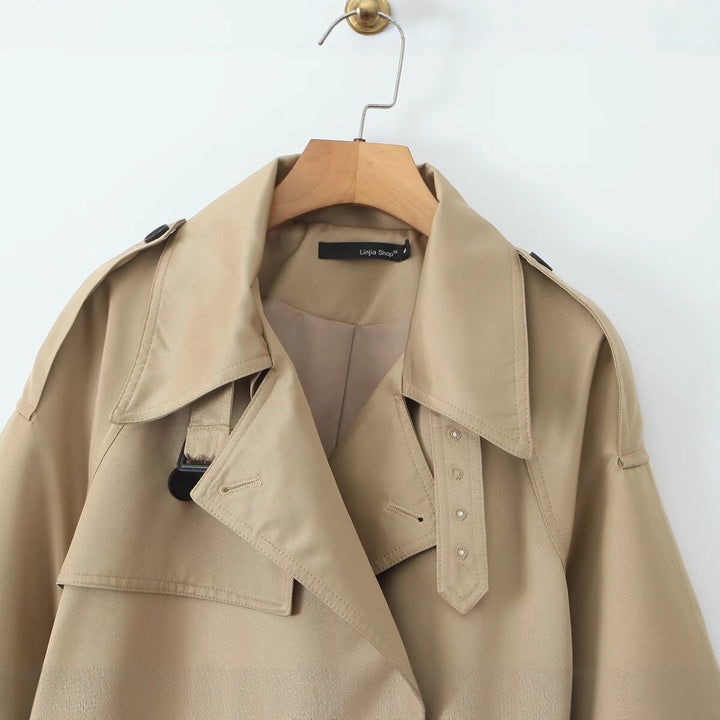 Trendy women's trench coat with a waist belt and practical pockets Lune London