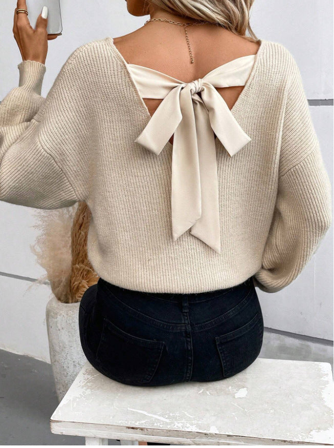Pull en tricot pour femmes avec un décolleté en V profond et un détail de nœud décoratif Chic & Stil