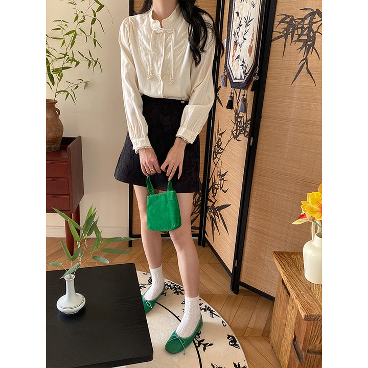 Women's elegant blouse with ruffles and pearls Chic & Stil