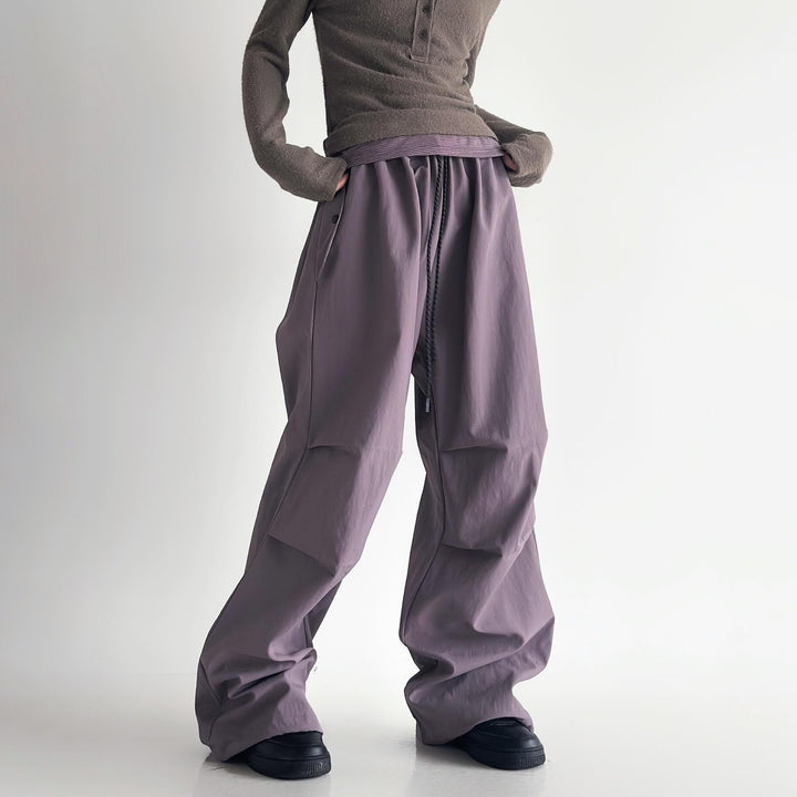 Casual cargo pants for women with a loose fit and practical pockets Lune London