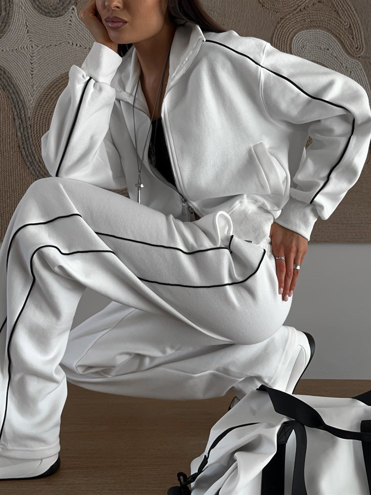 Lady casual tracksuit with contrasting zipper and elastic cuffs Lune London