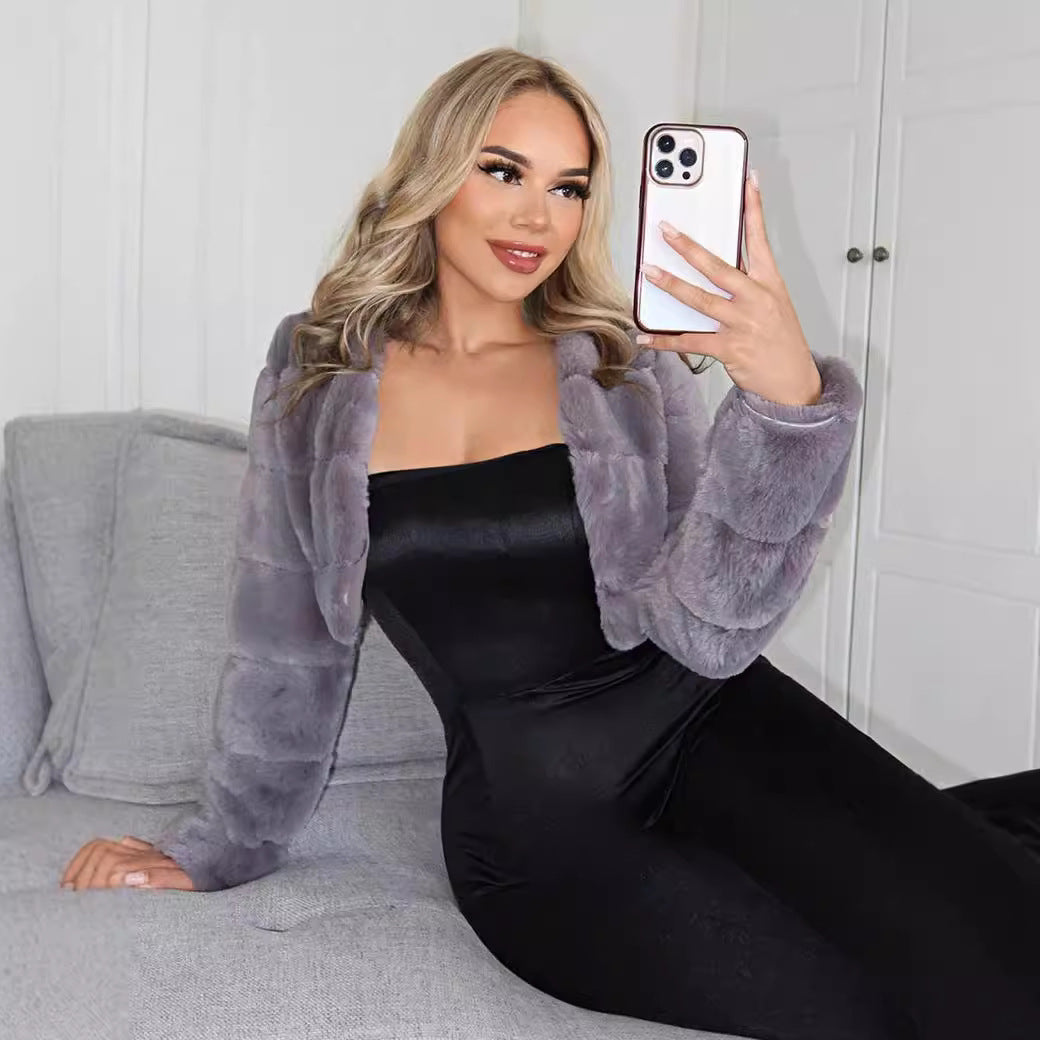 Short faux fur jacket for women with wide sleeves Lune London