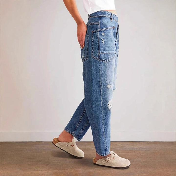Women's wide-cut jeans with creative pockets and destroyed details Lune London