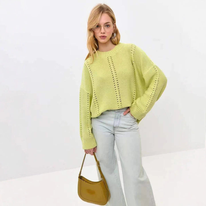 Casual knitted sweater for women with a textured design and raglan shoulders Lune London