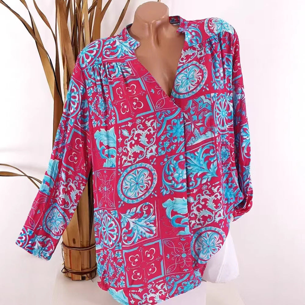 Blouse pour femmes avec motif floral ornemental et coupe décontractée Chic & Stil
