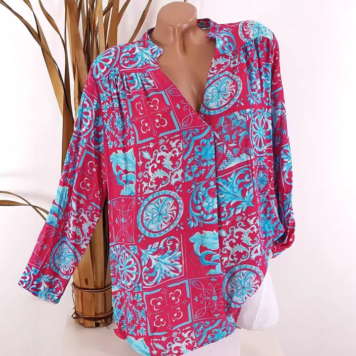 Blouse pour femmes avec motif floral ornemental et coupe décontractée Chic & Stil