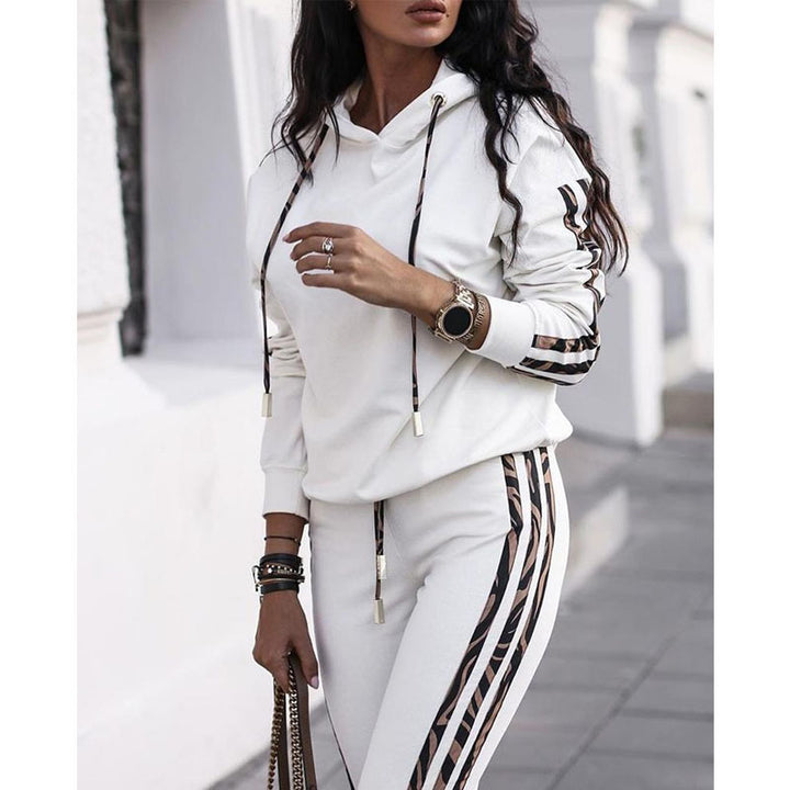 Haut de hoodie élégant sportif pour femmes avec des accents stylés Chic & Stil