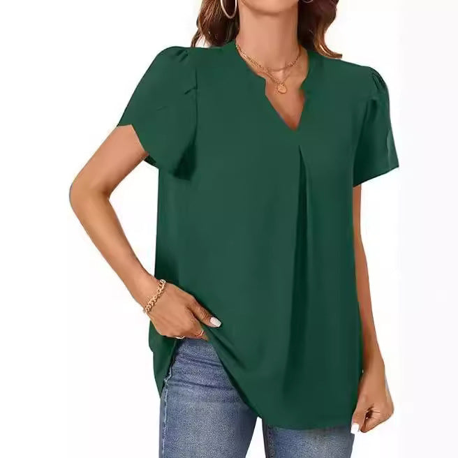 Women's Blouse with Elegant V-Neck Detail and Light Puff Sleeves Chic Und Stil