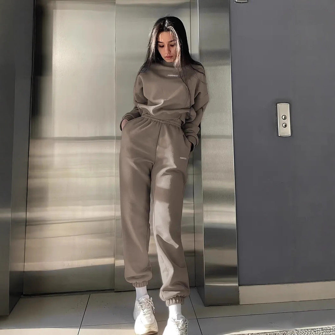 Women's tracksuit with soft inner lining and elastic fit Chic & Stil