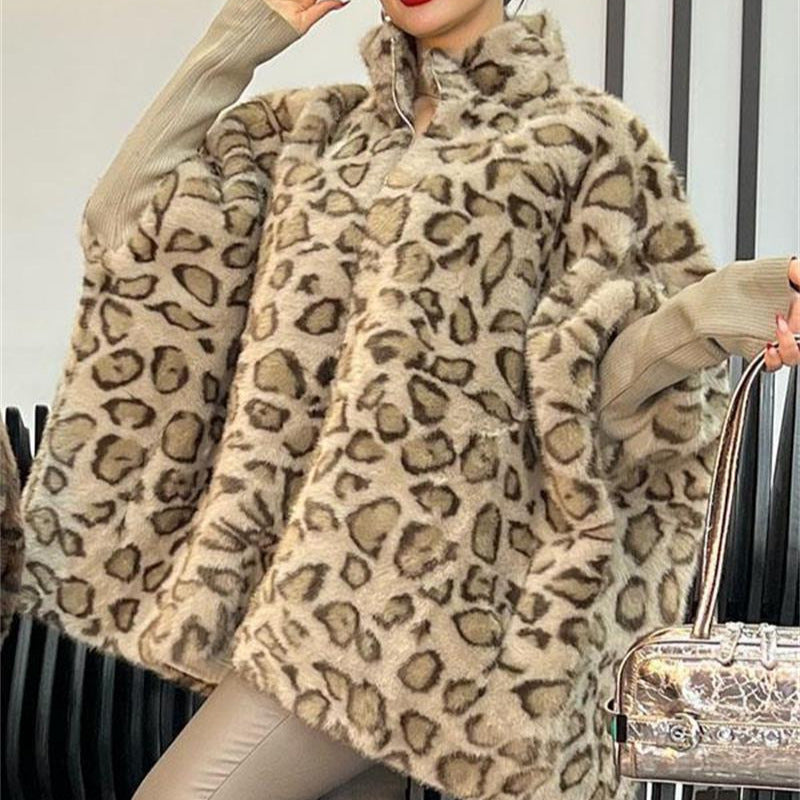 Ladies fleece plush poncho with leopard pattern Lune London