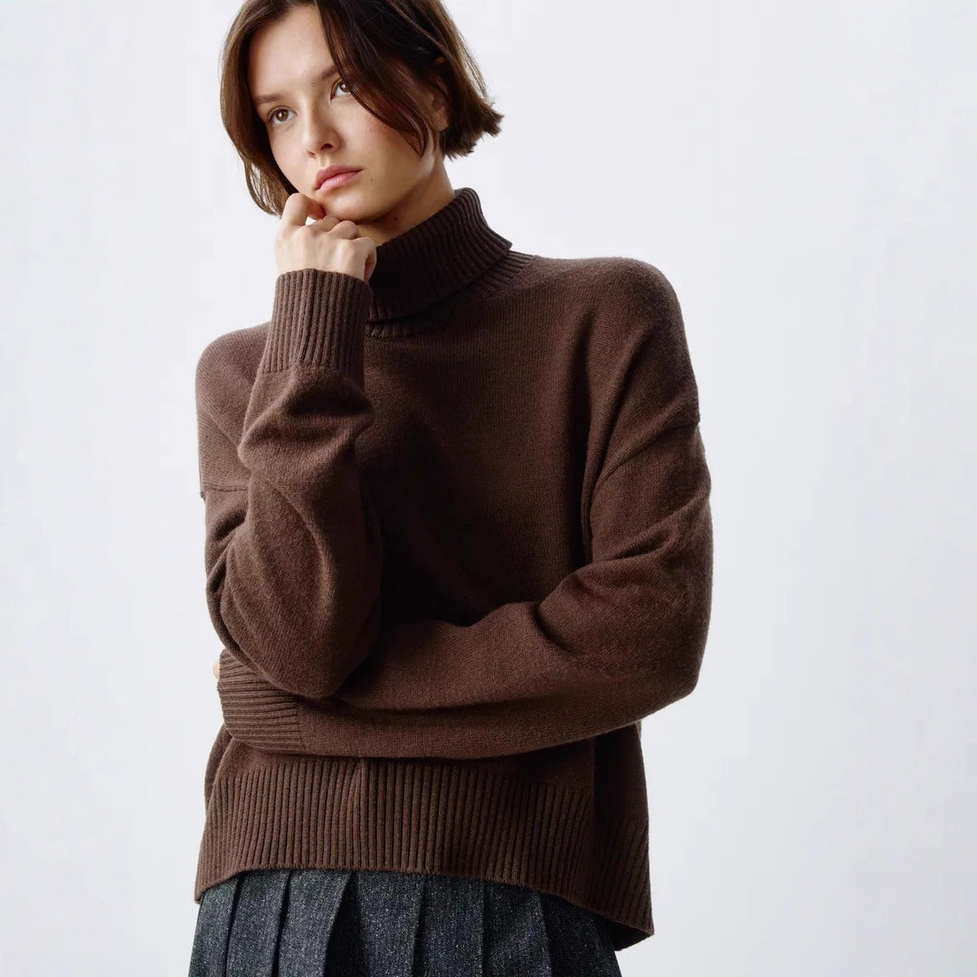 Pull Femme Col Roulé Confortable avec Coupe Oversize et Structure à Fines Côtes Chic & Stil