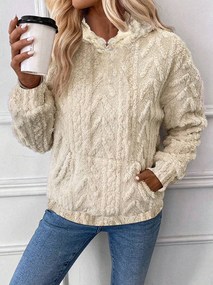 Hooded sweatshirt for women in cozy material with integrated kangaroo pocket Lune London