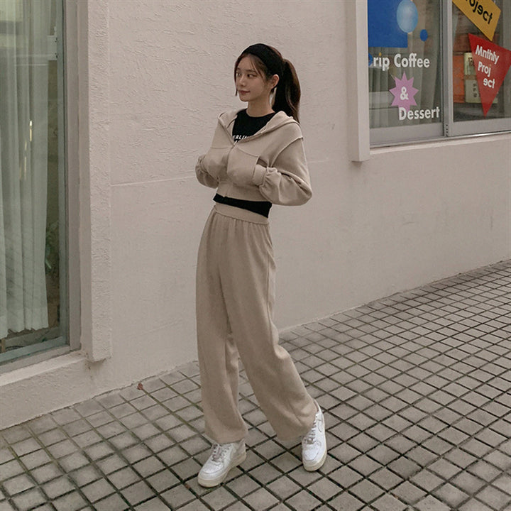 Ladies sporty lounge set with hoodie and wide-cut pants Chic & Stil