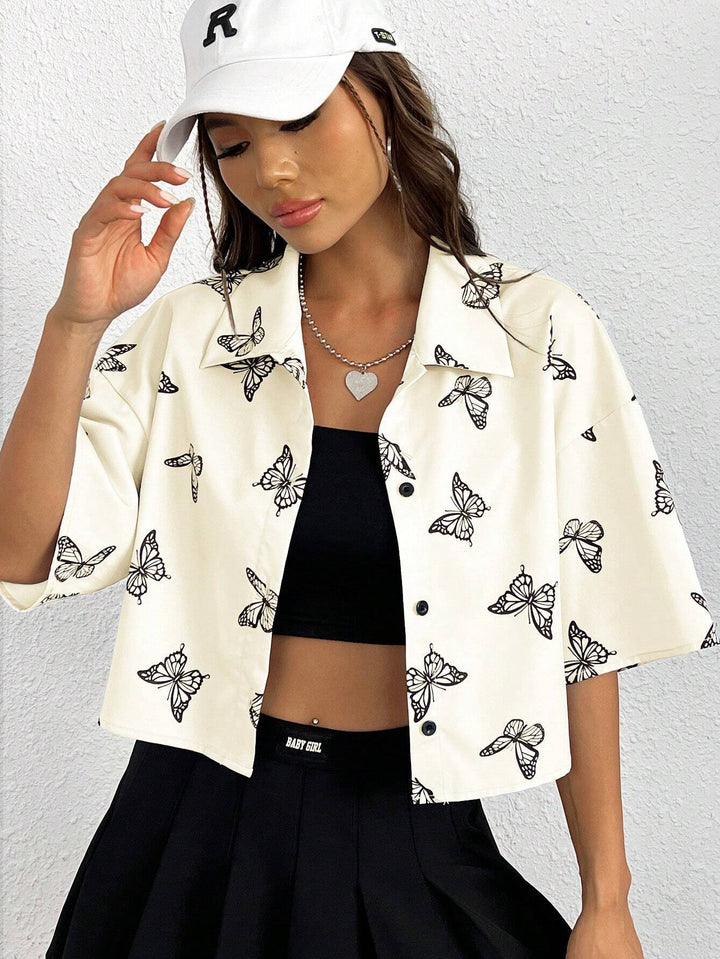 Short sleeve shirt for women with butterfly pattern and relaxed fit Chic und Stil