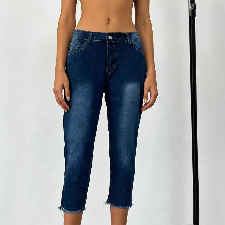 Women’s casual high-waist jeans with frayed hem and trendy cut Lune London
