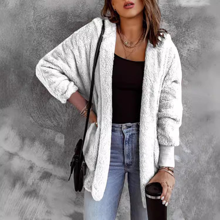 Cardigan surdimensionné pour femmes en matériau doux et coupe décontractée Chic & Stil