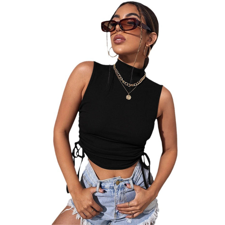 Débardeur ajusté pour femmes avec un design sophistiqué à lacets et col haut Chic & Stil