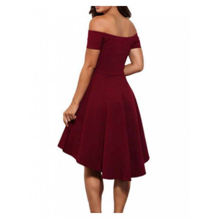 Robe romantique femme à épaules dénudées avec ourlet asymétrique et design ajusté Chic & Stil