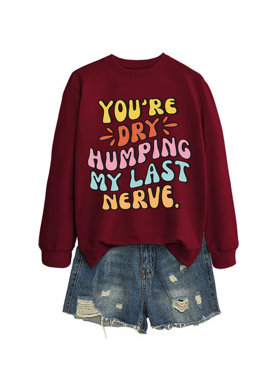 Sweat-shirt femme avec slogan de bande dessinée joyeux et coupe décontractée Chic & Stil