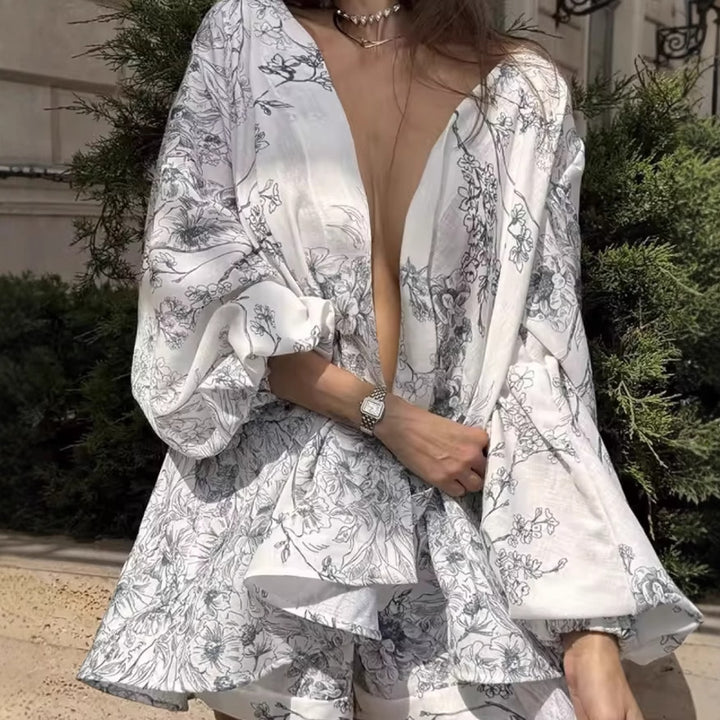 Relaxing women's pajama set with floral design Lune London