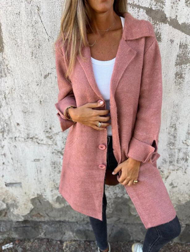 Elegant wool coat for women with practical pockets Lune London