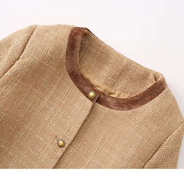 Veste blazer courte féminine à la mode avec des détails de boutons élégants Chic & Stil