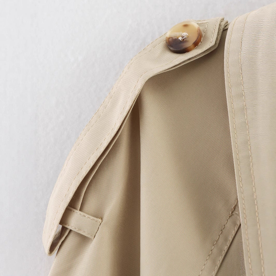 Modern trench coat for women with double-breasted buttons and practical pockets Lune London