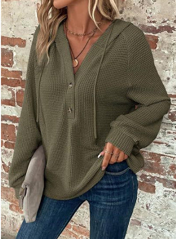 Casual hoodie for women with button details and structured fabric Lune London