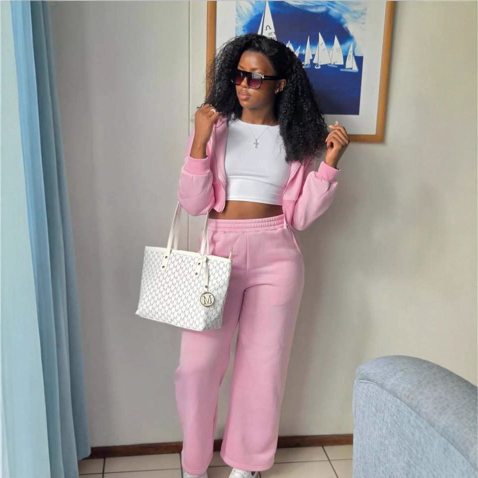 Women leisure jogging set with wide pants and cropped hoodie Lune London