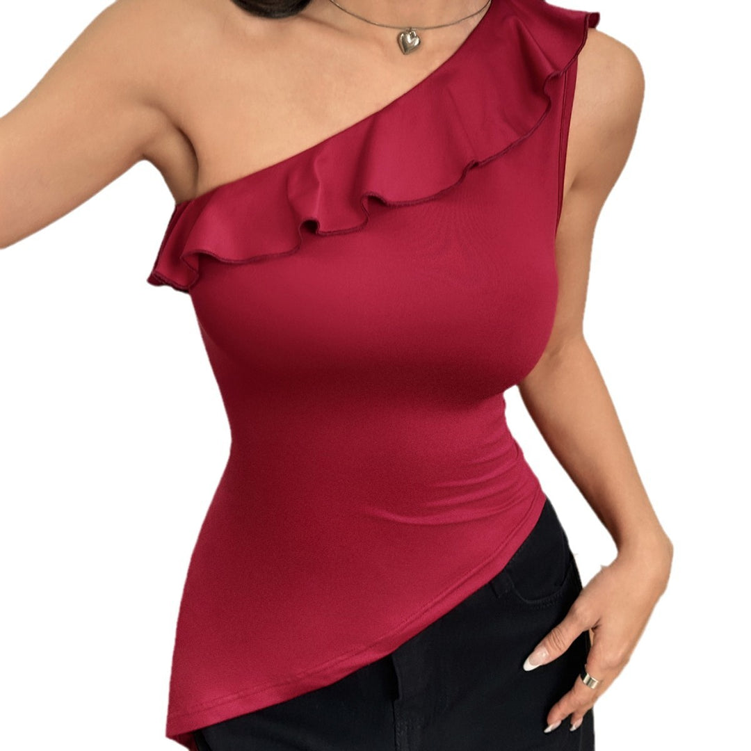 Asymmetrical top for women with ruffle details Chic & Stil