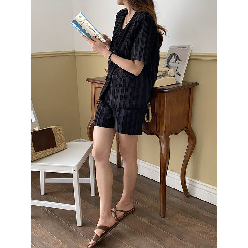 Women's casual two-piece set with structured top and shorts Chic & Stil
